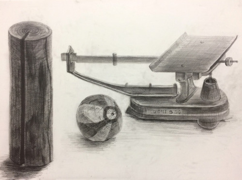 木材(丸太)、紙風船、測りのデッサン