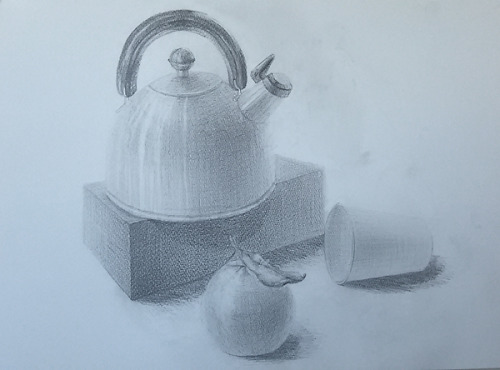 やかん、レンガ、紙コップ、みかんのデッサン