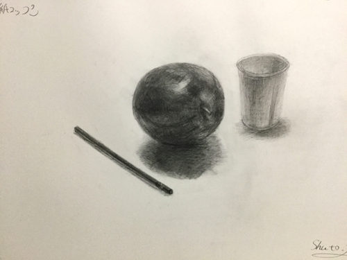 りんご 鉛筆 紙コップのデッサン